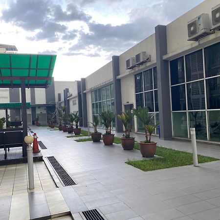 Homestay At Menara U Shah Alam Luaran gambar